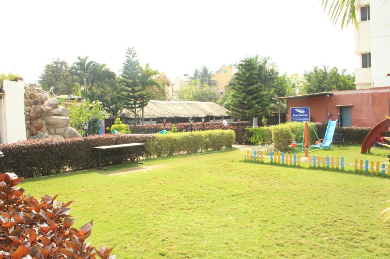 Hotel Stay By The Way Mysore Eksteriør billede