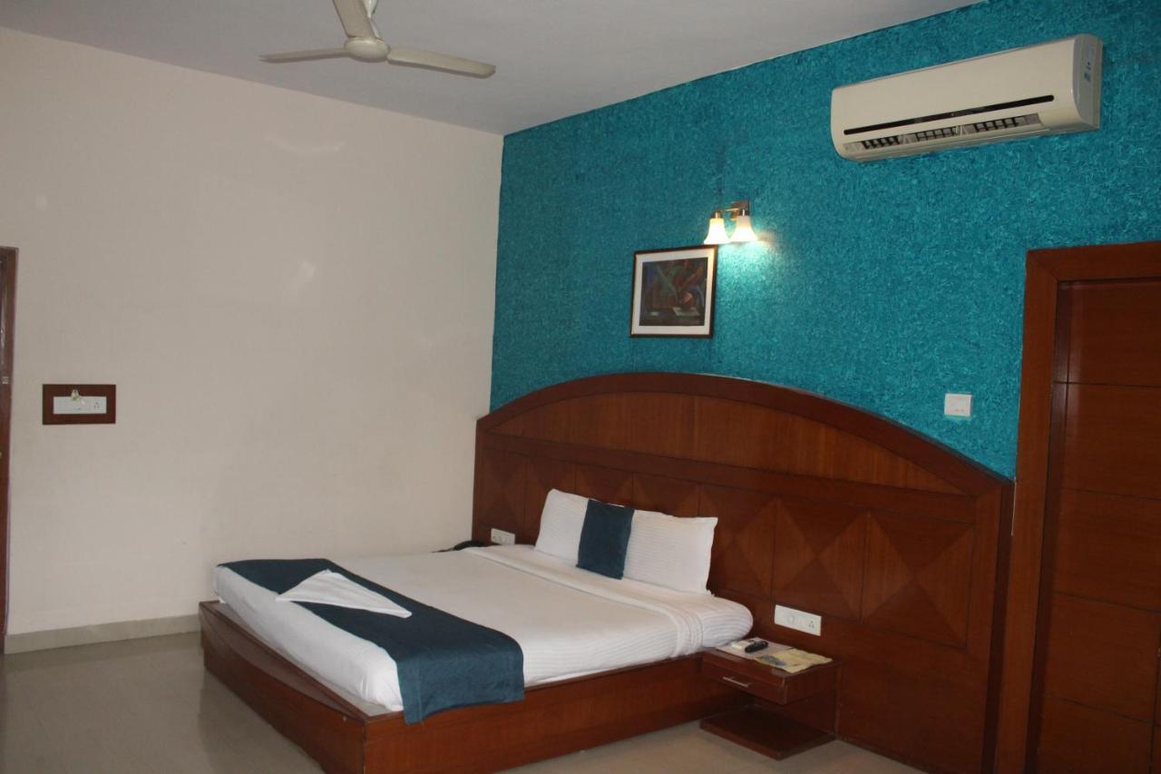 Hotel Stay By The Way Mysore Eksteriør billede