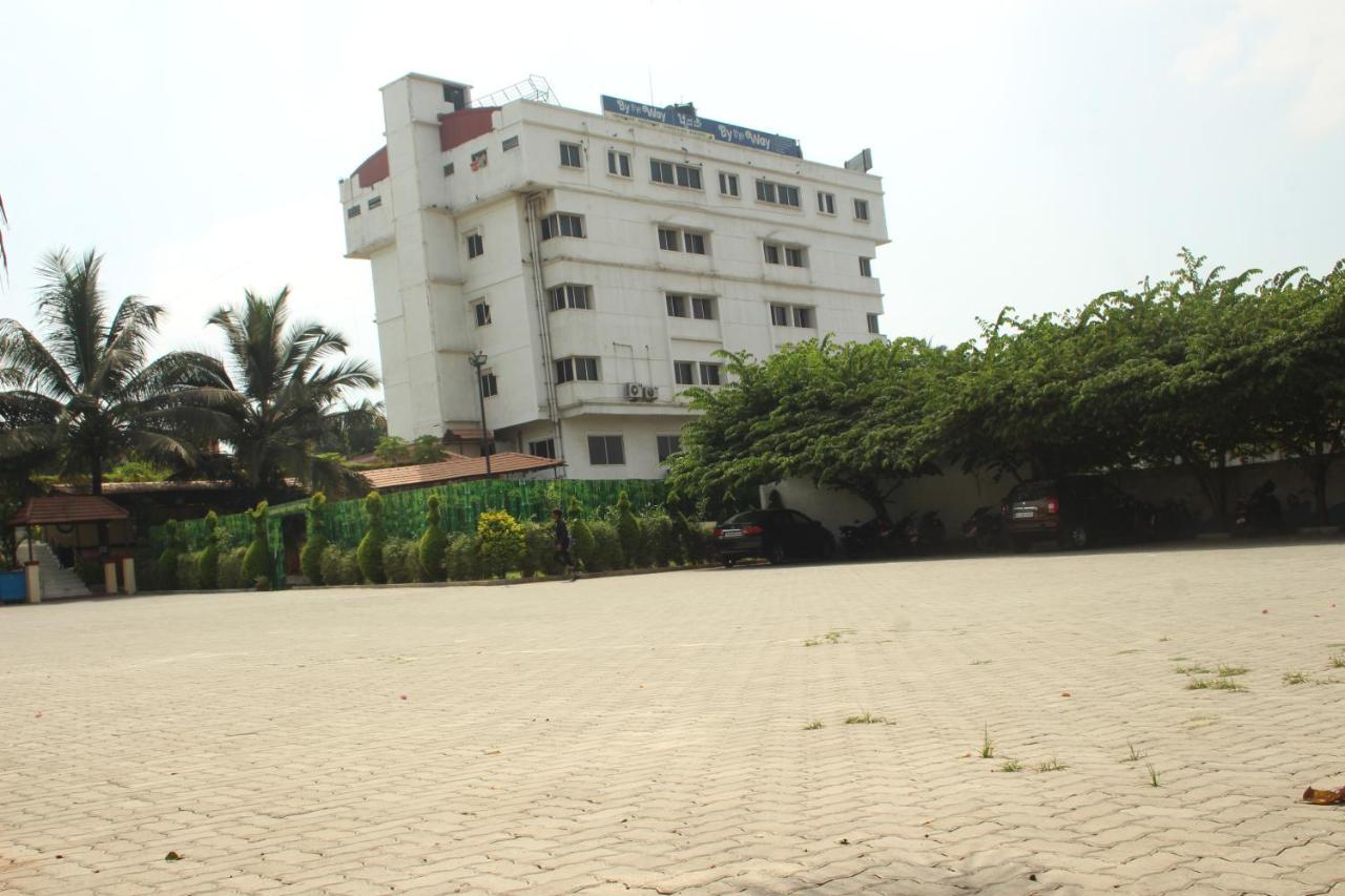 Hotel Stay By The Way Mysore Eksteriør billede