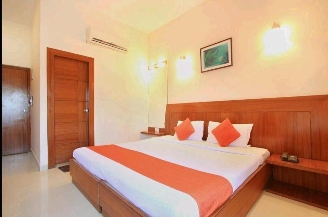 Hotel Stay By The Way Mysore Eksteriør billede